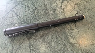 上海市闵行区教育部门回应“智慧笔”争议：将规范学校“手势”，完善用户体验