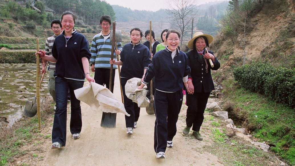 寻访红色足迹，考察乡村振兴