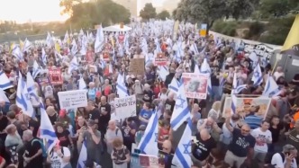 以色列民众举行抗议示威，要求总理辞职提前大选