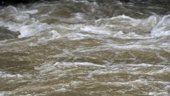 湖南桃源局地降雨量破纪录，8人野营被洪水冲散7人获救1人失联