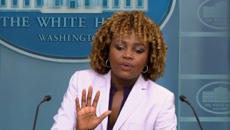 帕金森症专家一年八进白宫？记者狂轰滥炸，发言人这样回应