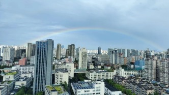 台风“格美”给上海带来风雨还“附赠”彩虹，今起阵风达7~8级