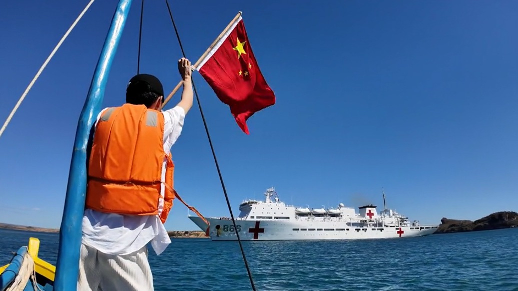 海外游子送别“和平方舟”号，汽笛回应时热泪夺眶而出